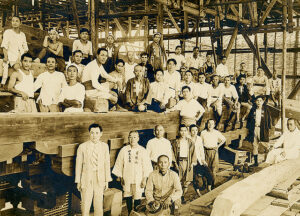 karyawan Kongo Gumi, perusahaan tertua di dunia, sekitar tahun 1920-an